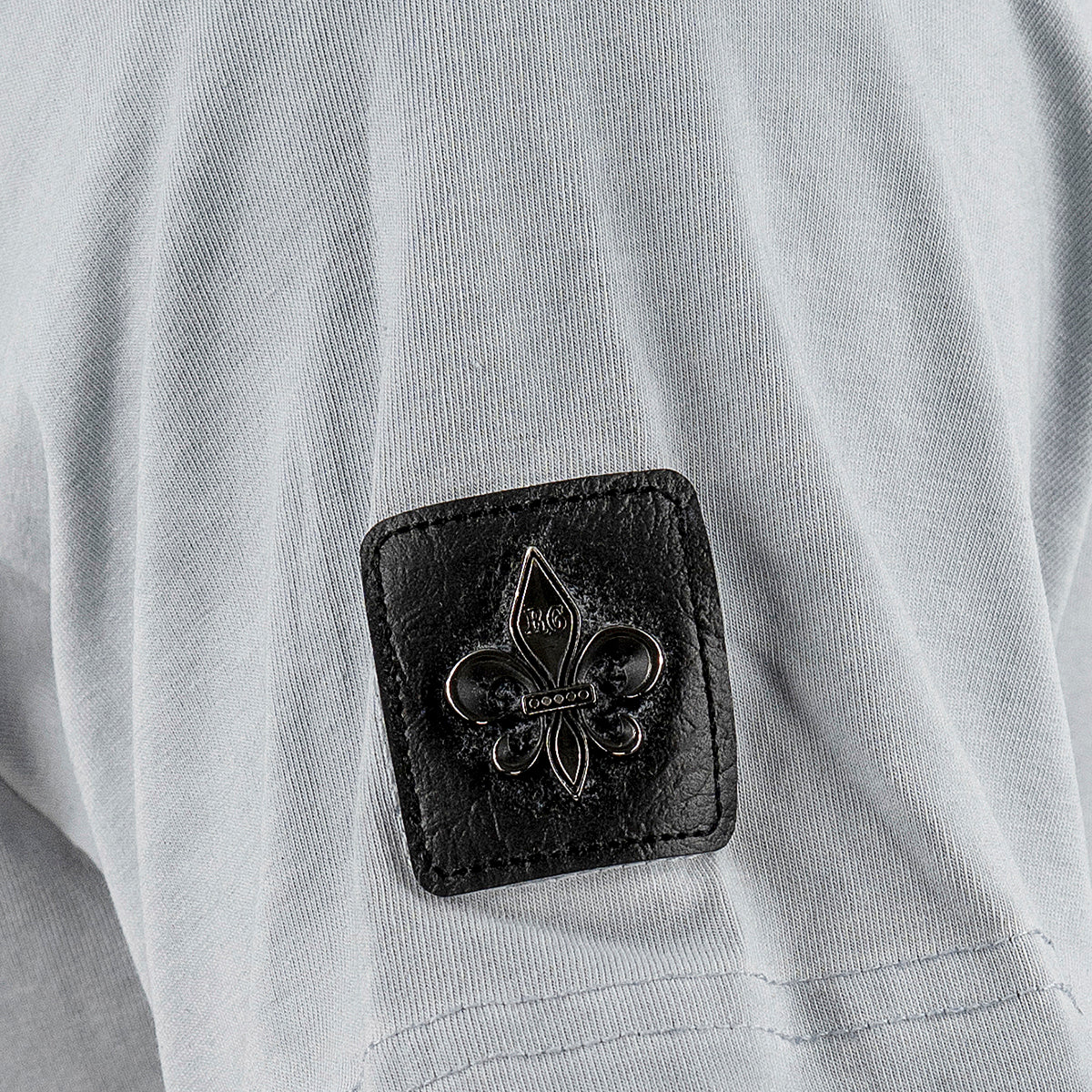 Cross stonewashed V-Neck T-Shirt - Image 5